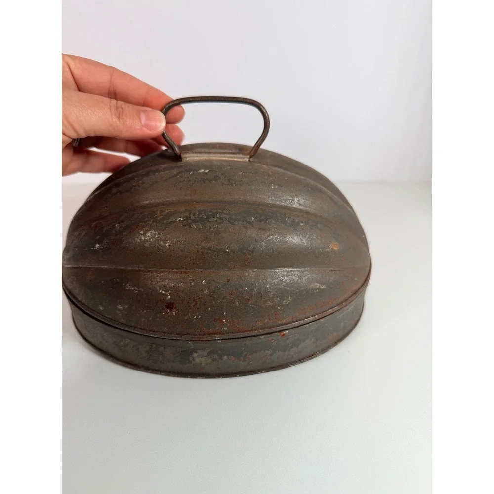 Vintage‎ Pudding tin mold melon shaped, rusty crusty country core decor